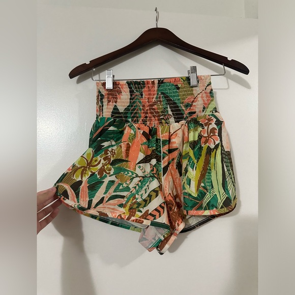 Offline by Aerie Real Me Floral Smocked Running Shorts Summer Womens Size M - Picture 2 of 5